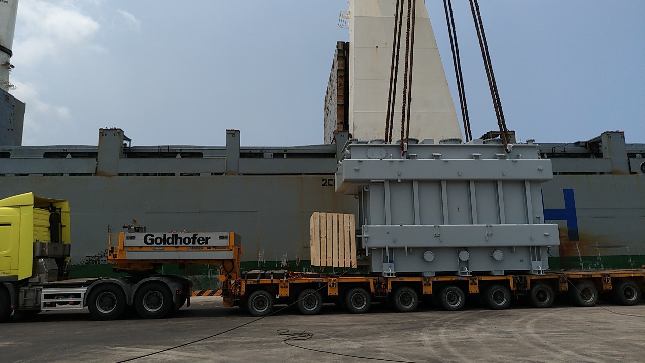 重機件卸船作業