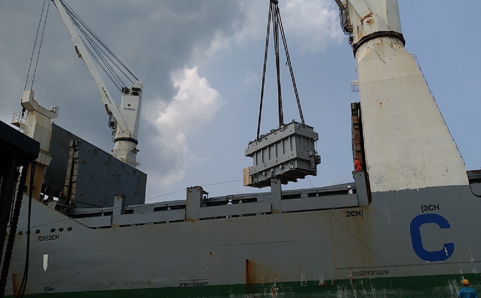 重機件卸船作業